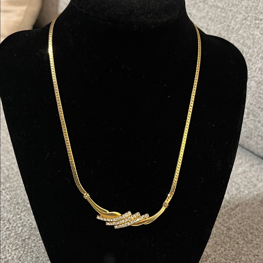 Avon‎ Gold Tone Necklace with Rhinestone Accents
